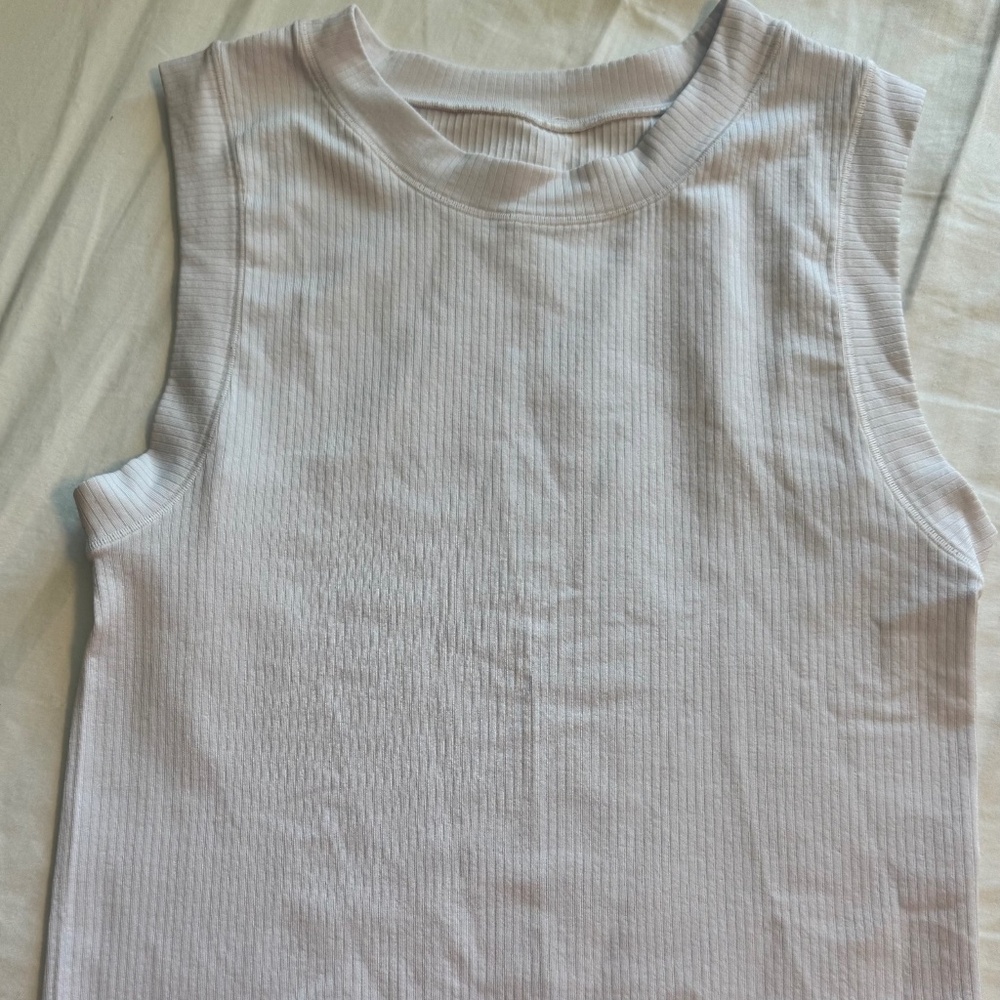 Athleta RENEW SEAMLESS MUSCLE TANK Body-skimming stretch chafe-free construction